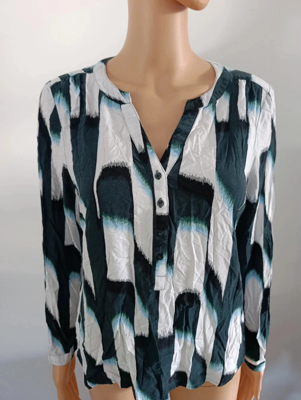 Street One women's blouse size 42 green white graphic print long sleeves flowy – photo 3